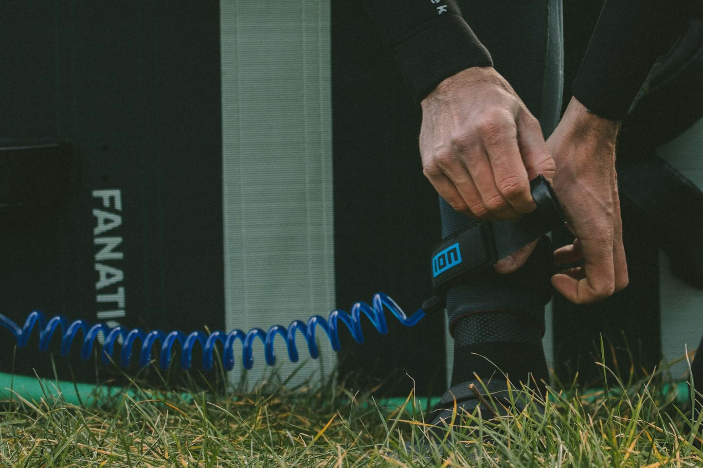 ION Wing Leash Core Coiled Ankle 2023 – Wingboard-Zubehör