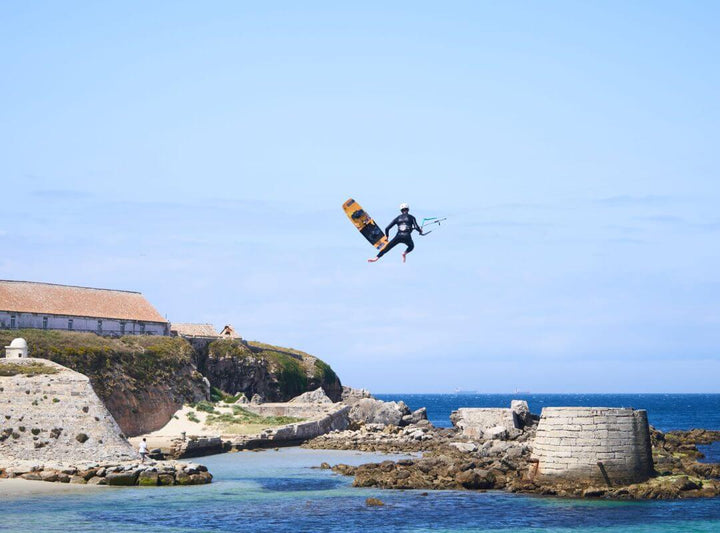 Airush AR24 Livewire AIRBoard, Handle and Fins Only – Twintip Kiteboard