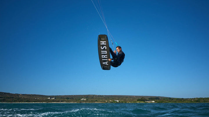 Airush AR24 Switch Team V11 Board, Handle and Fins Only – Twintip Kiteboard